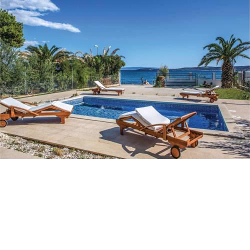 Five-Bedroom Holiday Home in Kastel Stafilic