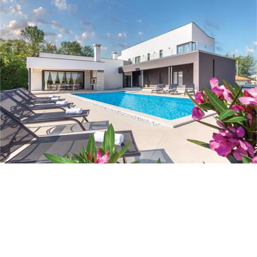 Five-Bedroom Holiday Home in Kujici