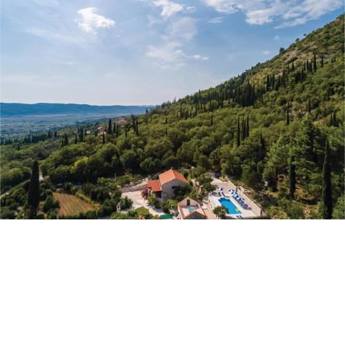 Five-Bedroom Holiday Home in Lovorno