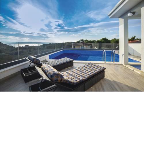 Five-Bedroom Holiday Home in Okrug Donji