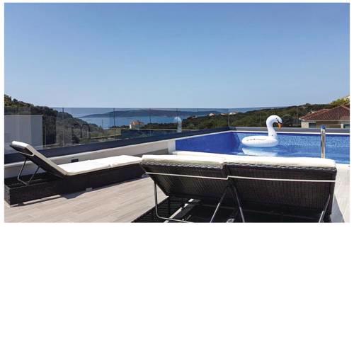 Five-Bedroom Holiday Home in Okrug Donji