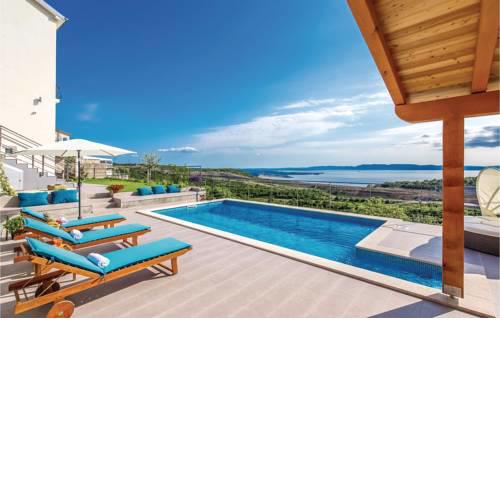Five-Bedroom Holiday Home in Praputnjak