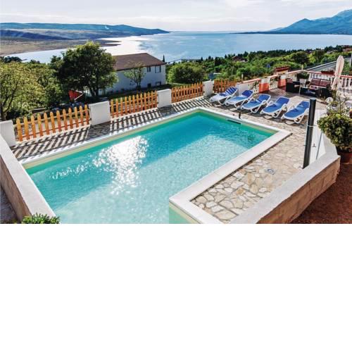 Five-Bedroom Holiday Home in Rovanjska