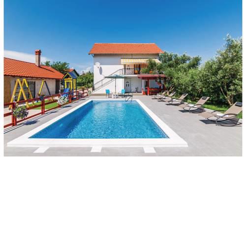 Five-Bedroom Holiday Home in Suhovare