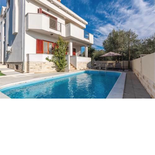Five-Bedroom Holiday Home in Sv.Filip i Jakov