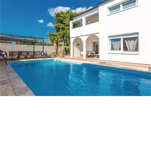 Five-Bedroom Holiday Home in Vrsi Mulo