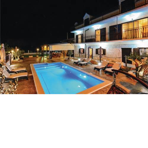 Five-Bedroom Holiday home with a Fireplace in Unesic