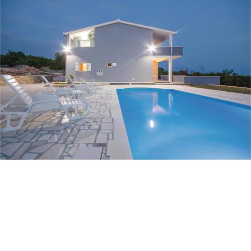 Four-Bedroom Apartment in BLizna Donja