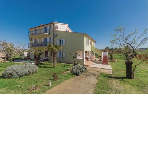 Four-Bedroom Apartment in Fazana