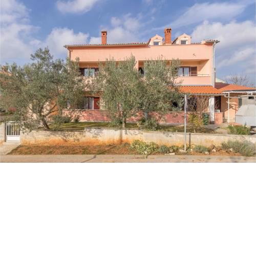 Four-Bedroom Apartment in Fazana