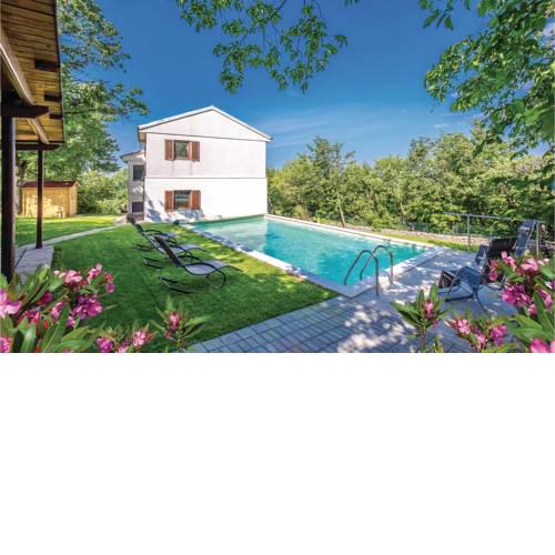 Four-Bedroom Apartment in Hreljin