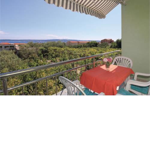 Four-Bedroom Apartment in Kastel Stafilic