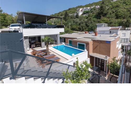 Four-Bedroom Apartment in Klek