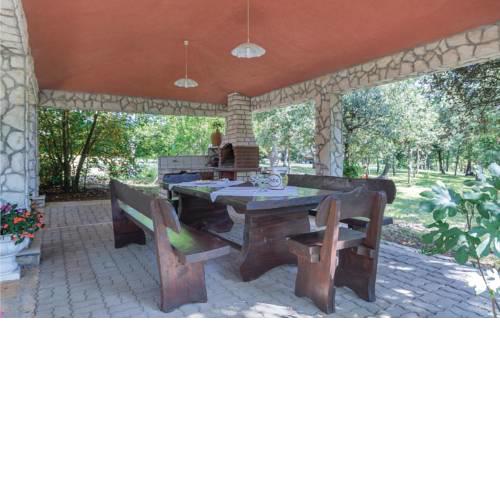 Four-Bedroom Apartment in Krnica