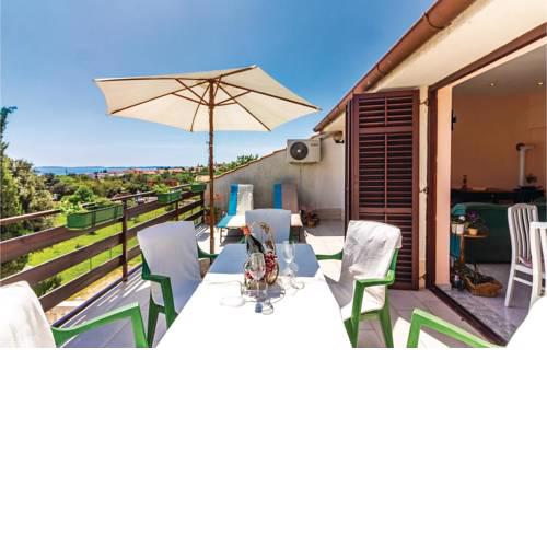 Four-Bedroom Apartment in Peroj