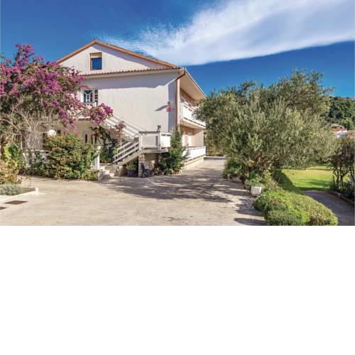 Four-Bedroom Apartment in Rab