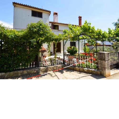 Four-Bedroom Apartment in Stinjan I