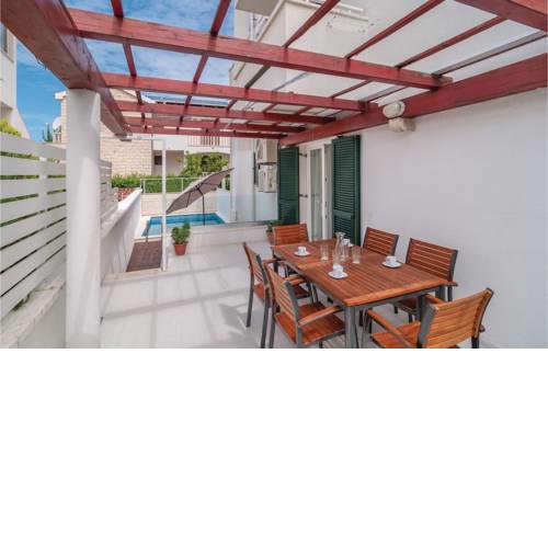 Four-Bedroom Apartment in Supetar