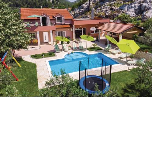 Four-Bedroom Holiday Home in Bacina