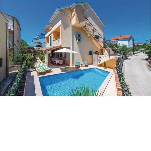 Four-Bedroom Holiday Home in Brodarica