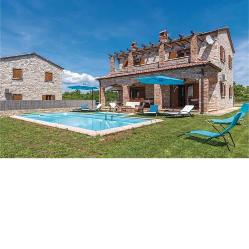 Four-Bedroom Holiday Home in Cabrunici