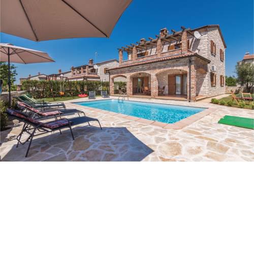 Four-Bedroom Holiday Home in Cabrunici