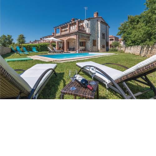 Four-Bedroom Holiday Home in Cabrunici