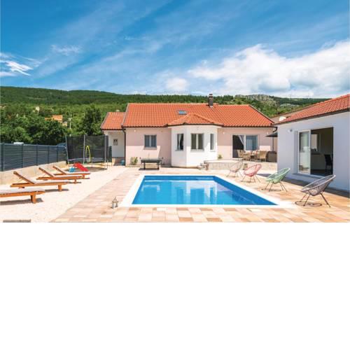 Four-Bedroom Holiday Home in Donji Prolozac