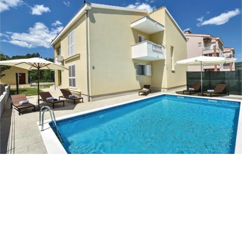 Four-Bedroom Holiday Home in Dugopolje