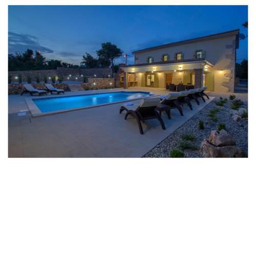 Four-Bedroom Holiday Home in Garica