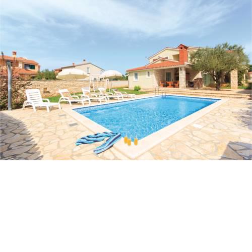 Four-Bedroom Holiday Home in Golubovo