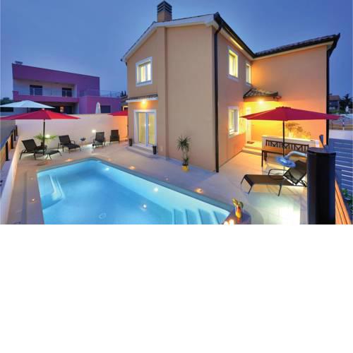 Four-Bedroom Holiday Home in Jadreski