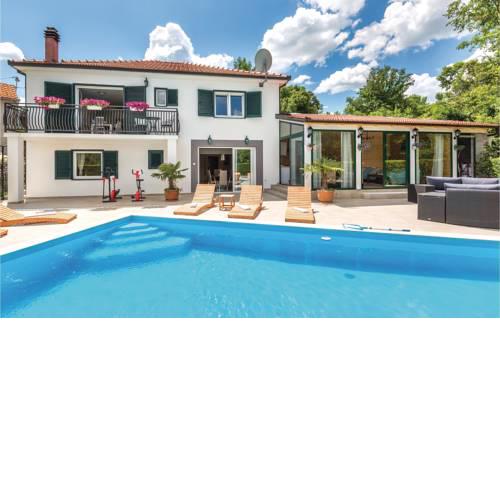 Four-Bedroom Holiday Home in Kamenmost