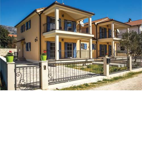 Four-Bedroom Holiday Home in Kastel Kambelovac