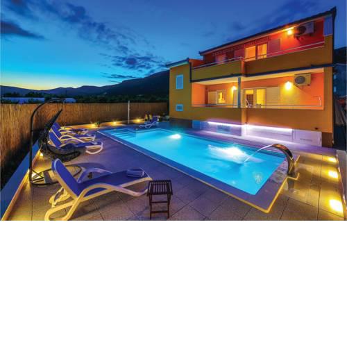 Four-Bedroom Holiday Home in Kastel Luksic