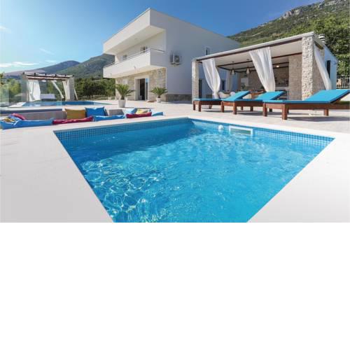 Four-Bedroom Holiday Home in Kastel Stari