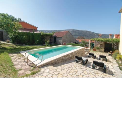 Four-Bedroom Holiday Home in Kuna Peljeska