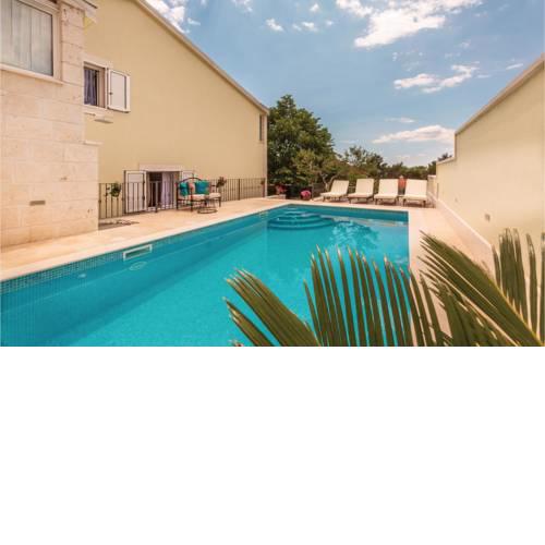 Four-Bedroom Holiday Home in Makarska