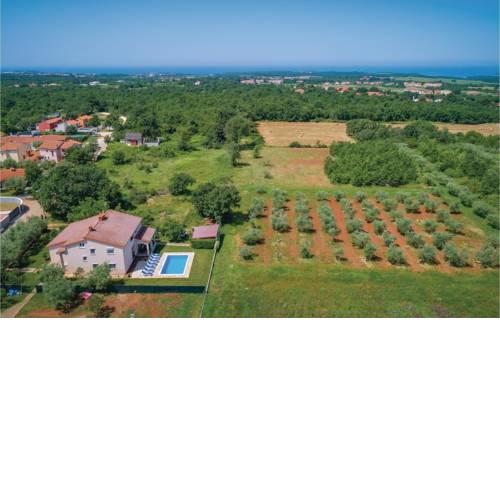Four-Bedroom Holiday Home in Mihatovici