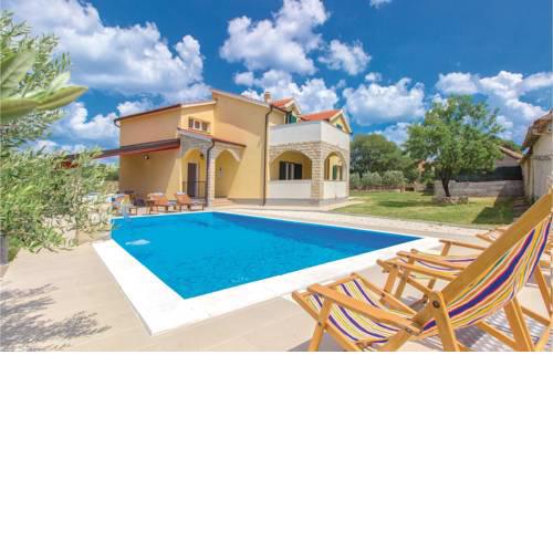 Four-Bedroom Holiday Home in Miljevci