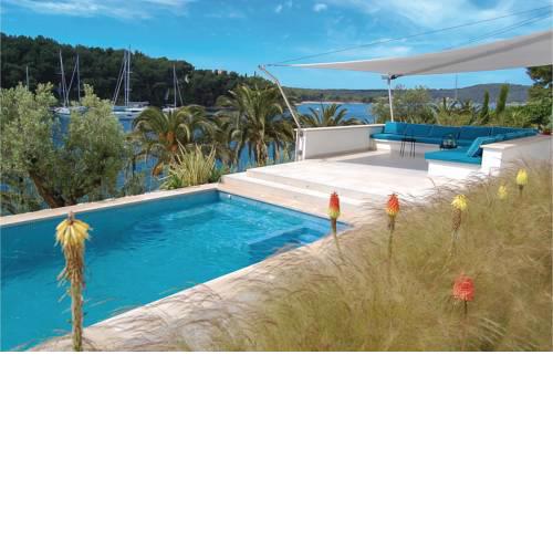 Four-Bedroom Holiday Home in Milna