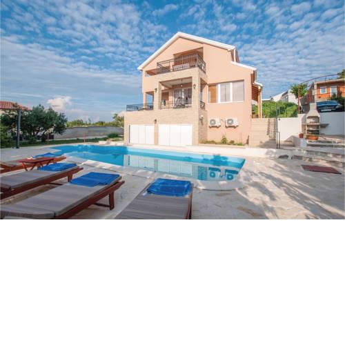 Four-Bedroom Holiday Home in Murter