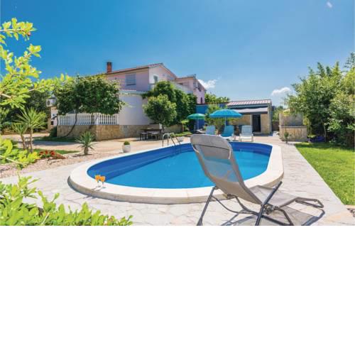 Four-Bedroom Holiday Home in Murvica