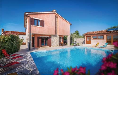 Four-Bedroom Holiday Home in Orihi