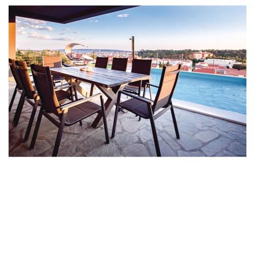 Four-Bedroom Holiday Home in Palit