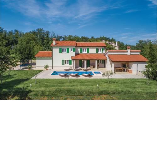 Four-Bedroom Holiday Home in Pican