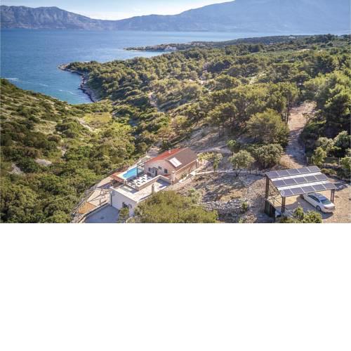 Four-Bedroom Holiday Home in Povlja