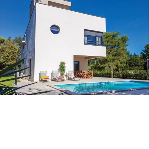 Four-Bedroom Holiday Home in Premantura