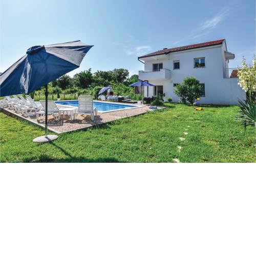 Four-Bedroom Holiday Home in Prolozac Donji