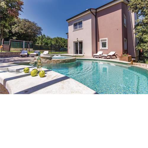 Four-Bedroom Holiday Home in Pula